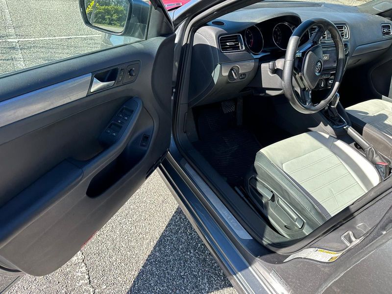Volkswagen Jetta • 2016 • 106,000 mi 4