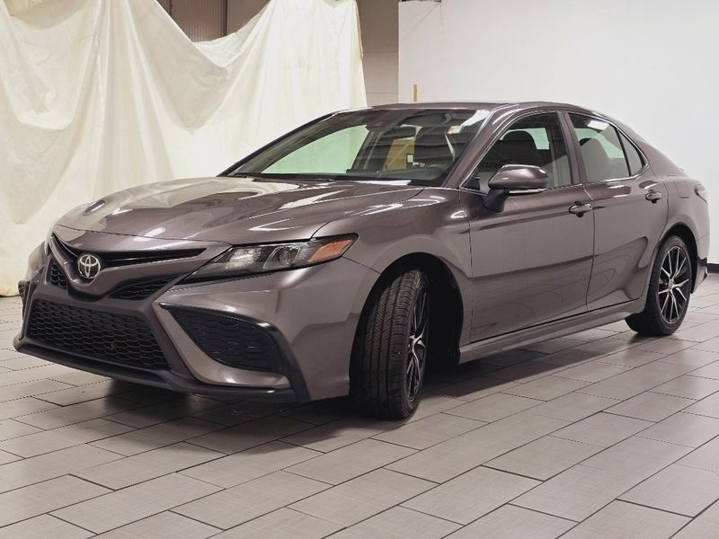 Toyota Camry Hybrid • 2022 • 20,453 km 1