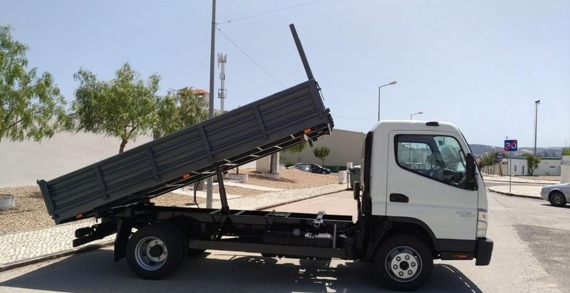 Mitsubishi Fuso canter • 2009 • 140,000 km 6