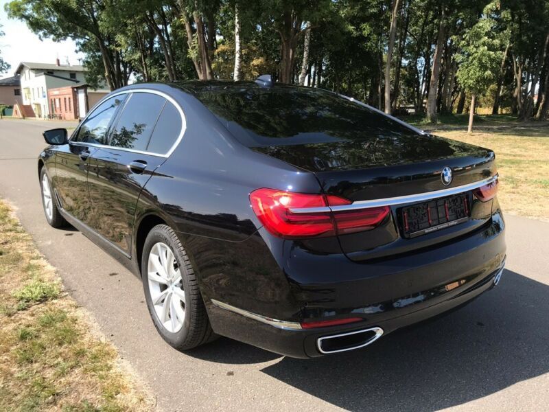 BMW 7 • 2016 • 80,786 km 5