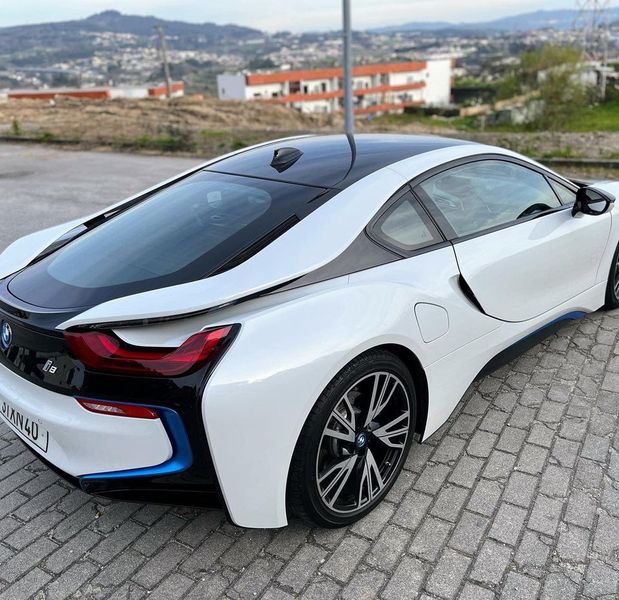 BMW i8 • 2022 • 27,000 km 5