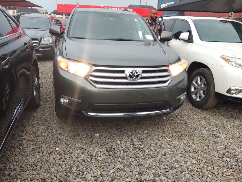 Toyota Highlander • 2013 • 107,000 km 1