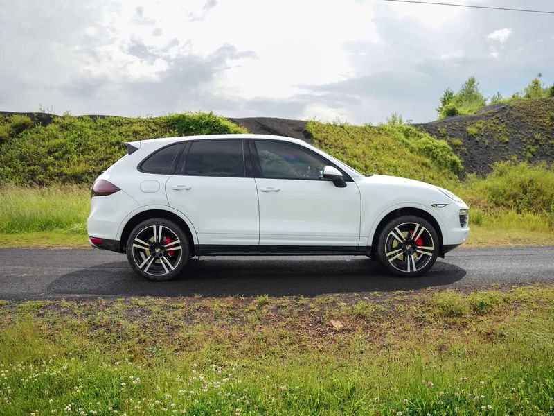 Porsche Cayenne • 2013 • 67,000 km 1