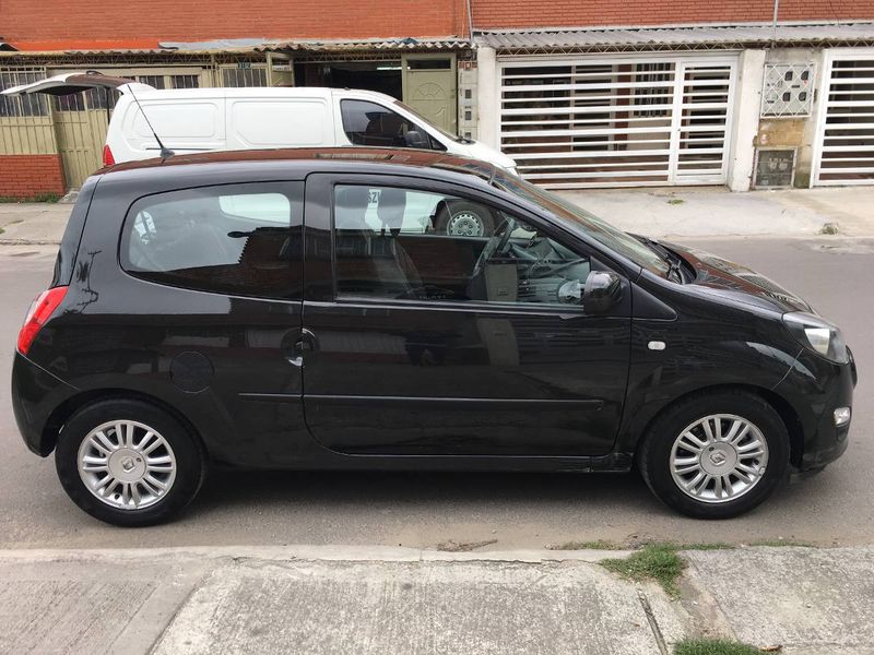 Renault Twingo • 2014 • 157,000 km 4