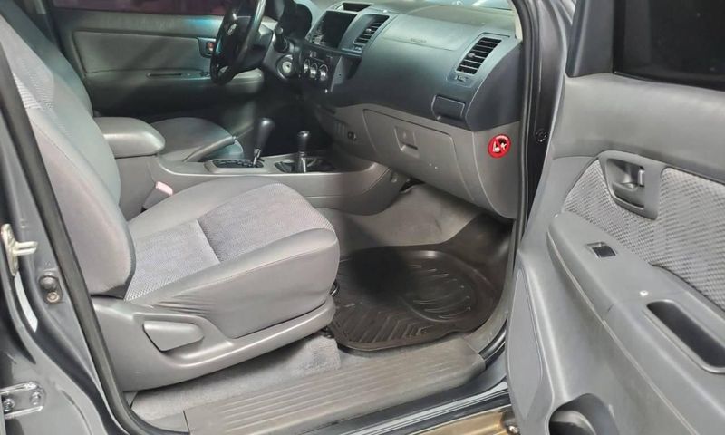 Toyota Hilux • 2016 • 50,000 km 2