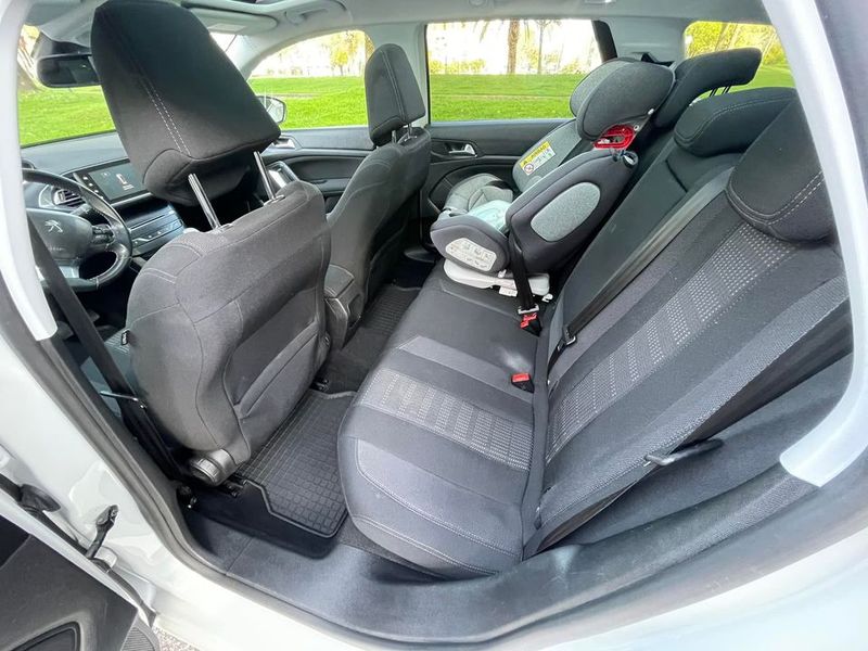 Peugeot 308 • 2017 • 89,000 km 5