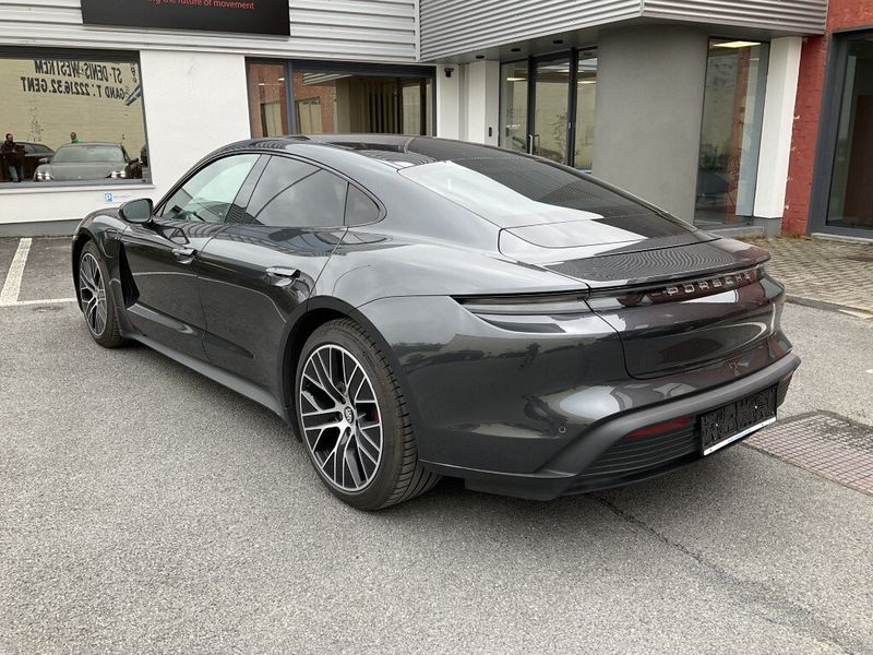 Porsche Taycan • 2020 • 21,000 km 2
