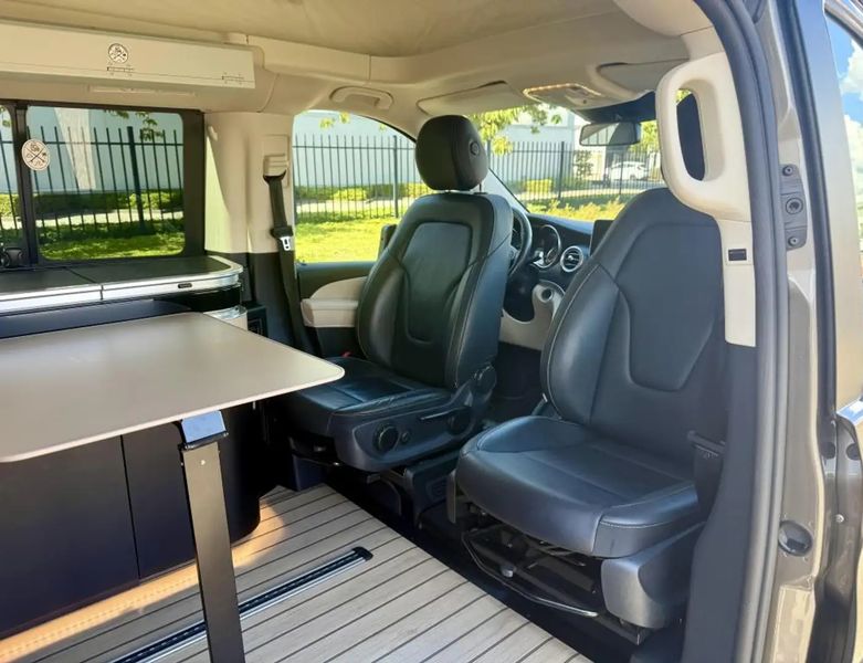 Mercedes-Benz 210 Van • 2018 • 84,000 km 7