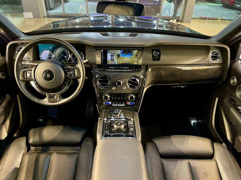Rolls-Royce Cullinan • 2021 • 48,600 km 16