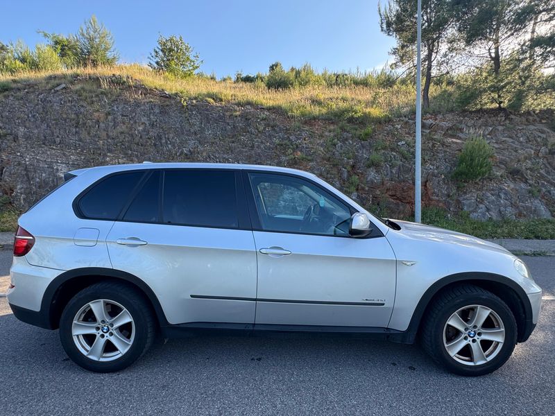 BMW X5 • 2010 • 183,000 km 4