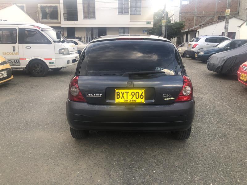 Renault Clio • 2011 • 95,532 km 3