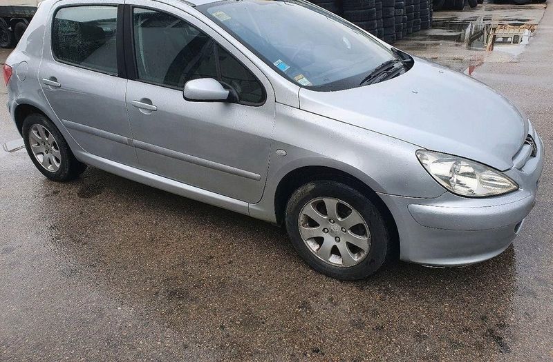 Peugeot 307 • 2002 • 199,999 km 1