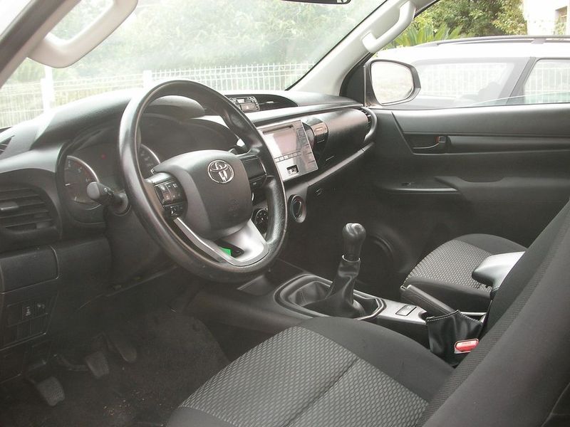 Toyota Hilux • 2017 • 105,000 km 4