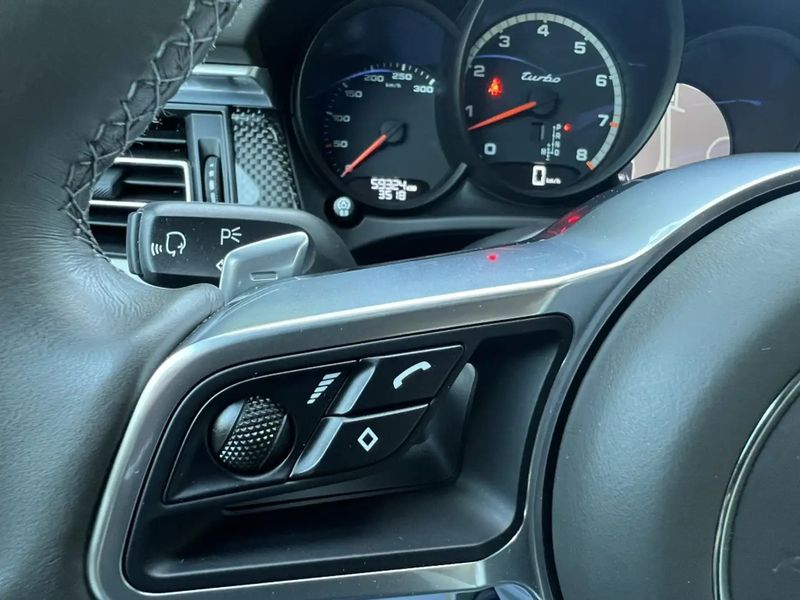Porsche Macan • 2021 • 59,000 km 12