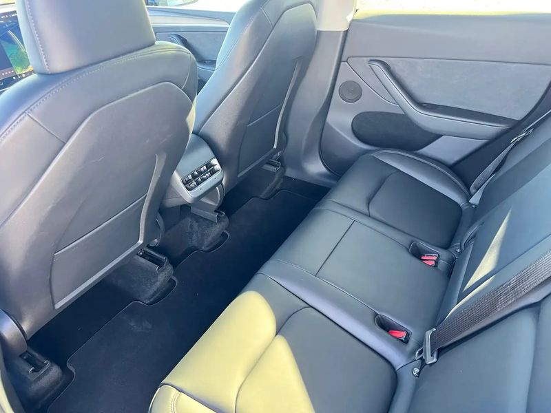 Tesla Model Y • 2022 • 25,000 km 5