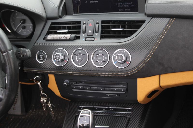 BMW Z4 • 2010 • 119,000 km 12