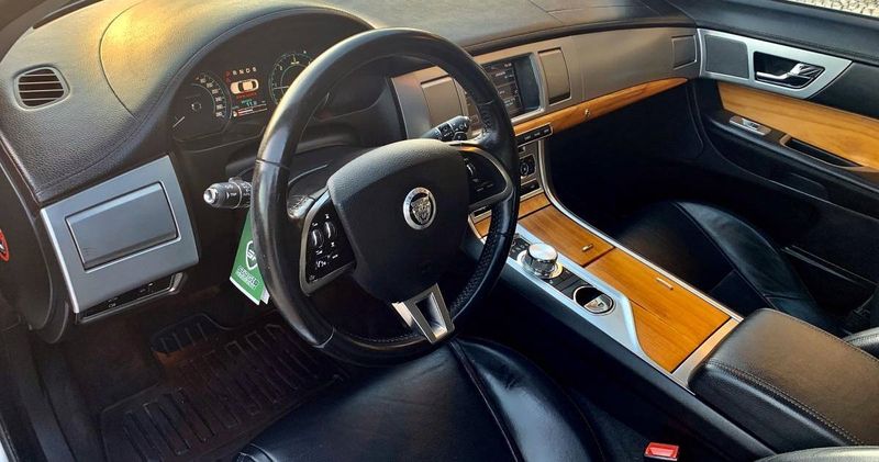 Jaguar XF • 2012 • 243,000 km 3