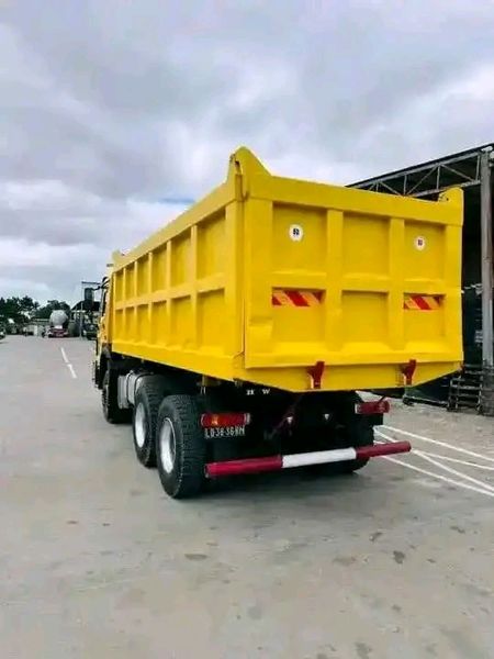 Sinotruk Howo A7 6x4 • 2015 • 5,000 km 5