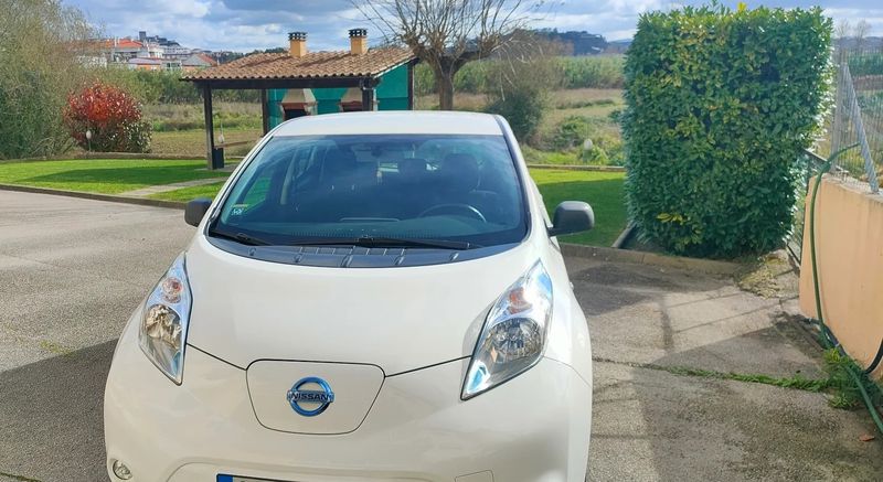 Nissan Leaf • 2017 • 122,200 km 3