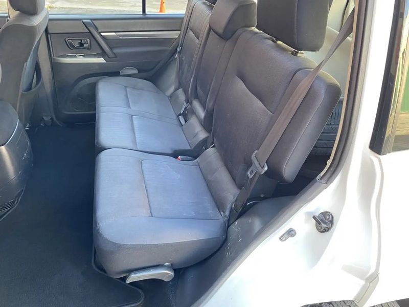 Mitsubishi Montero • 2014 • 180,400 km 8