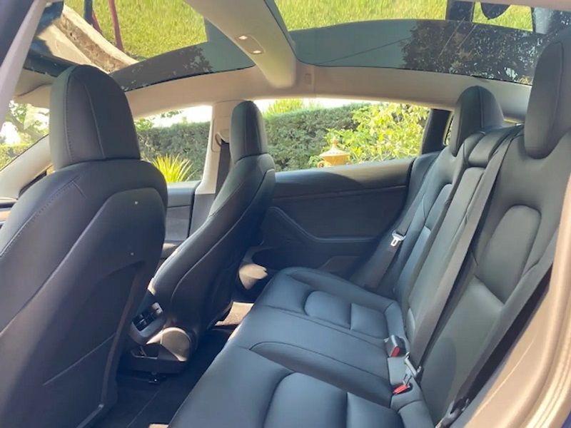 Tesla Model 3 • 2022 • 30,500 km 6