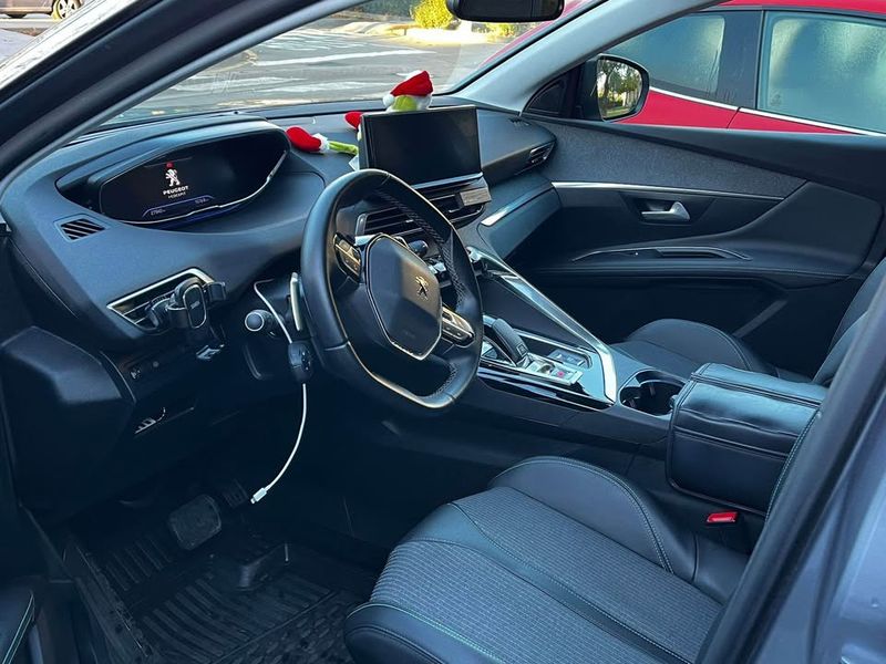 Peugeot 3008 • 2021 • 78,000 km 2