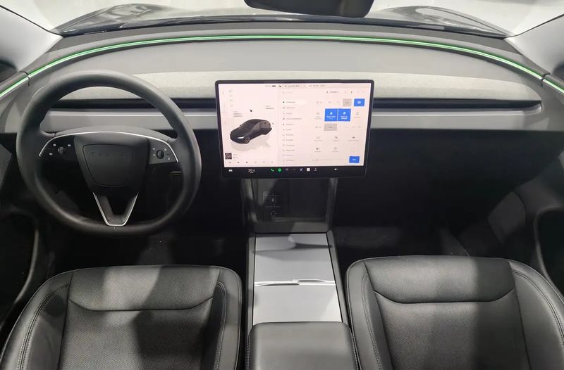 Tesla Model 3 • 2024 • 26,061 km 4
