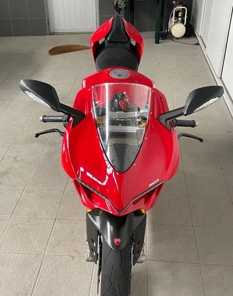 Ducati panigale • 2016 • 2,888 km 2