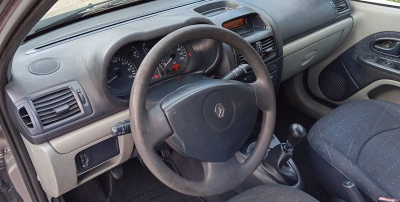 Renault Clio • 2002 • 159,999 km 4