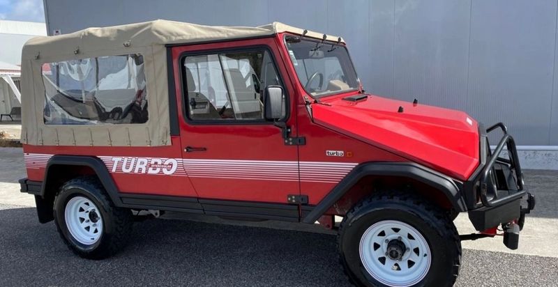 Sinotruk Howo T7H 6x4 • 1990 • 61,000 km 2