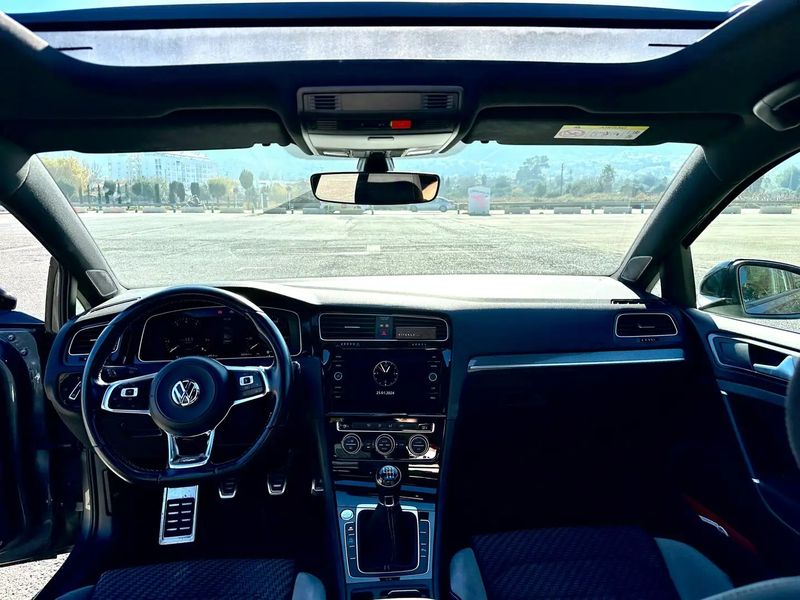 Volkswagen Golf • 2020 • 53,000 km 2