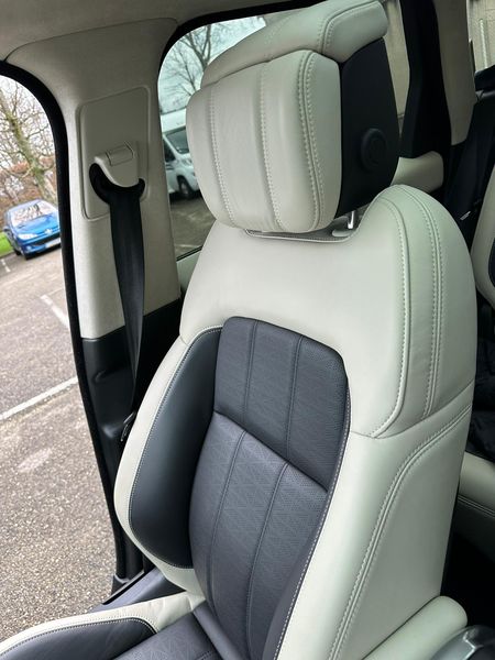 Land Rover Range Rover • 2020 • 66,000 km 12