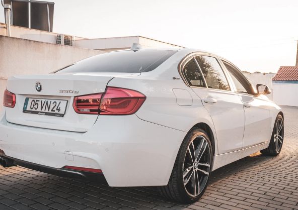 BMW 3 Series • 2018 • 123,000 km 1