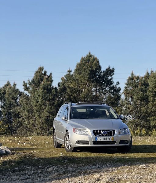 Volvo V70 • 2010 • 177,949 km 1
