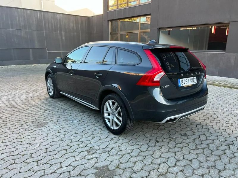Volvo V60 • 2018 • 127,000 km 2