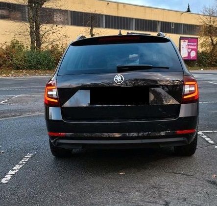 Škoda Octavia Combi • 2019 • 76,800 km 5