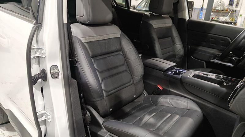 Citroën C5 • 2023 • 3,817 km 8