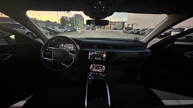 Audi e-tron • 2021 • 28,000 km 11