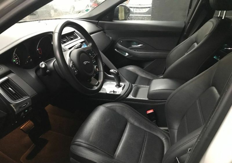 Jaguar E-PACE • 2018 • 33,000 km 1
