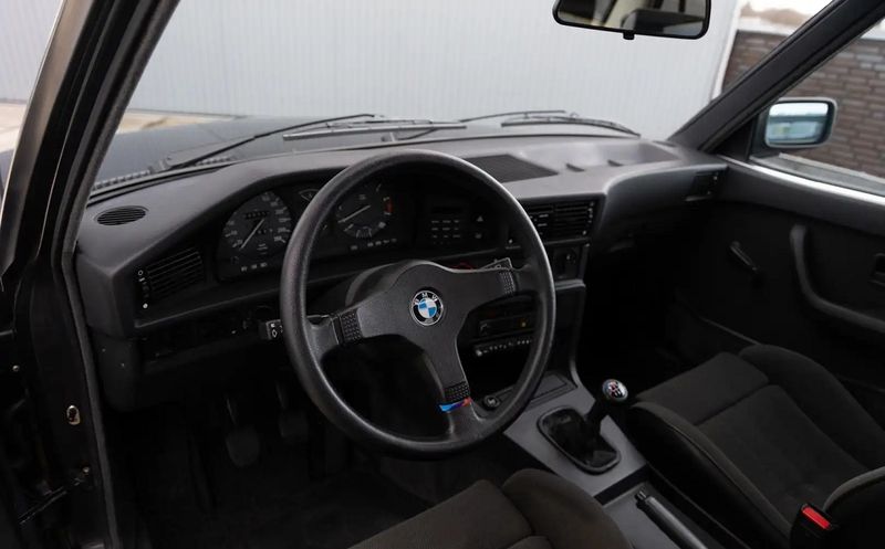 BMW 5 Series • 1985 • 130,000 km 5