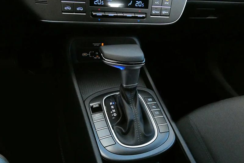 Hyundai Kona • 2023 • 9,654 km 5