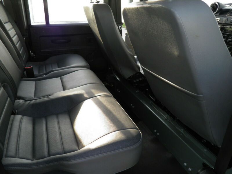 Land Rover Defender • 2010 • 93,000 km 14