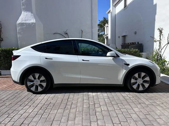 Tesla Model Y • 2023 • 57,000 km 1