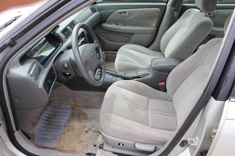 Toyota Camry • 2001 • 90,852 km 3