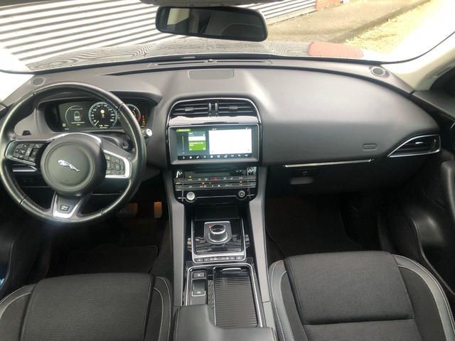Jaguar F-Pace • 2016 • 91,612 km 6