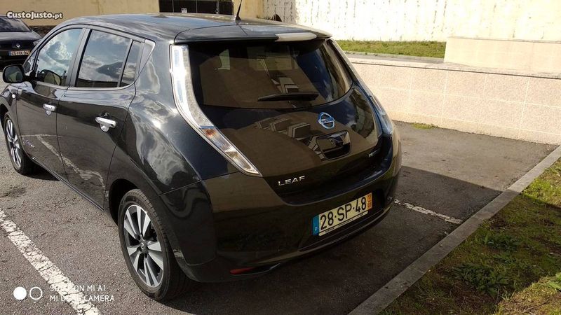 Nissan Leaf • 2017 • 70,000 km 4