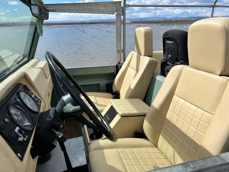 Land Rover Defender • 1983 • 35,000 km 4