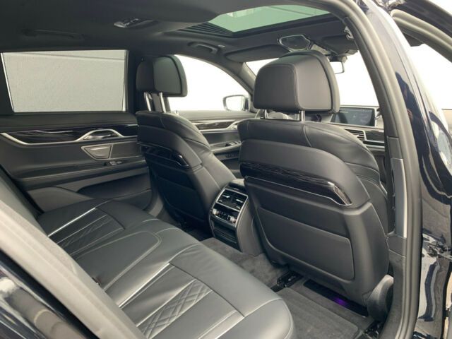 BMW 7 • 2020 • 40,000 km 10