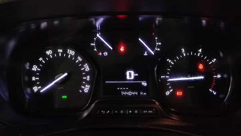 Opel Vivaro • 2020 • 144,000 km 3