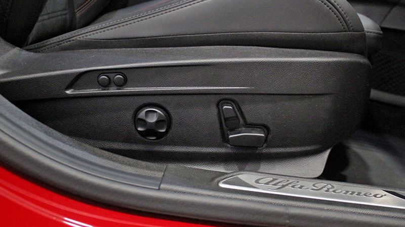 Alfa Romeo Giulia • 2021 • 39,000 km 34